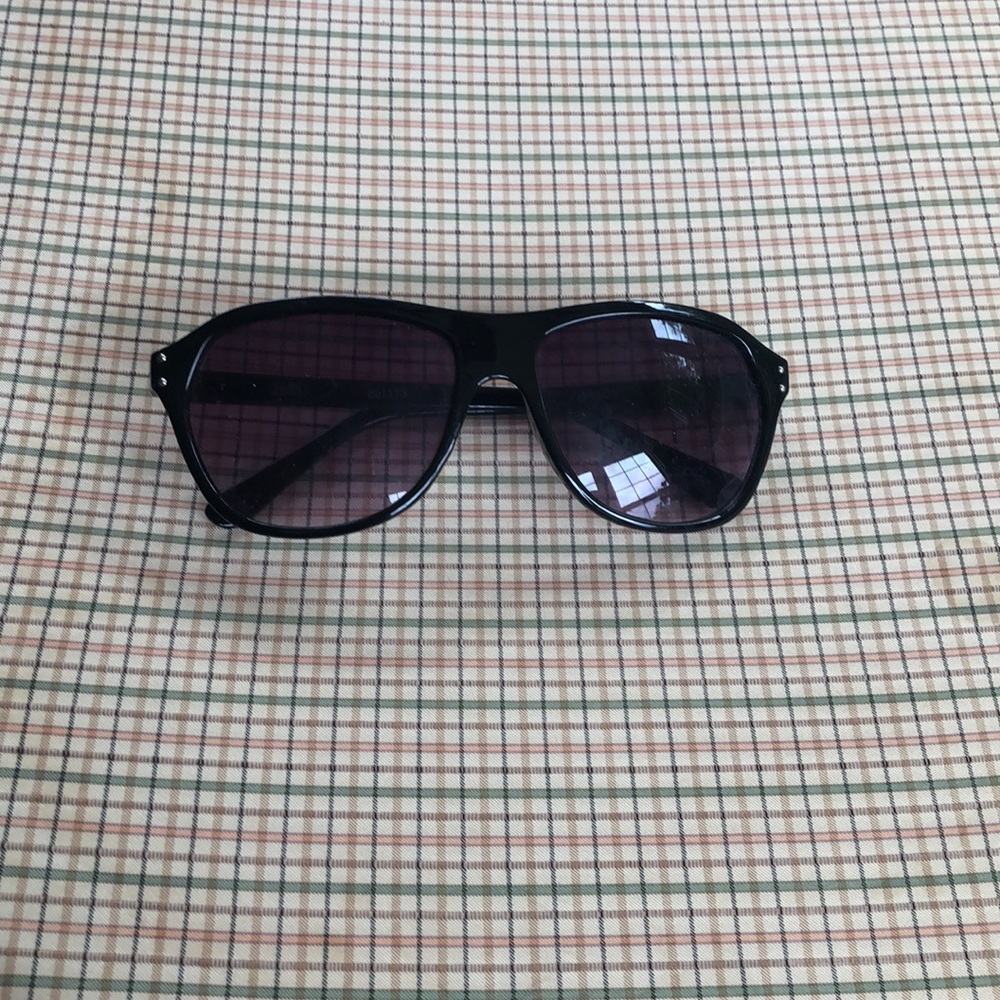 Unisex Black Carson Sunglasses.
